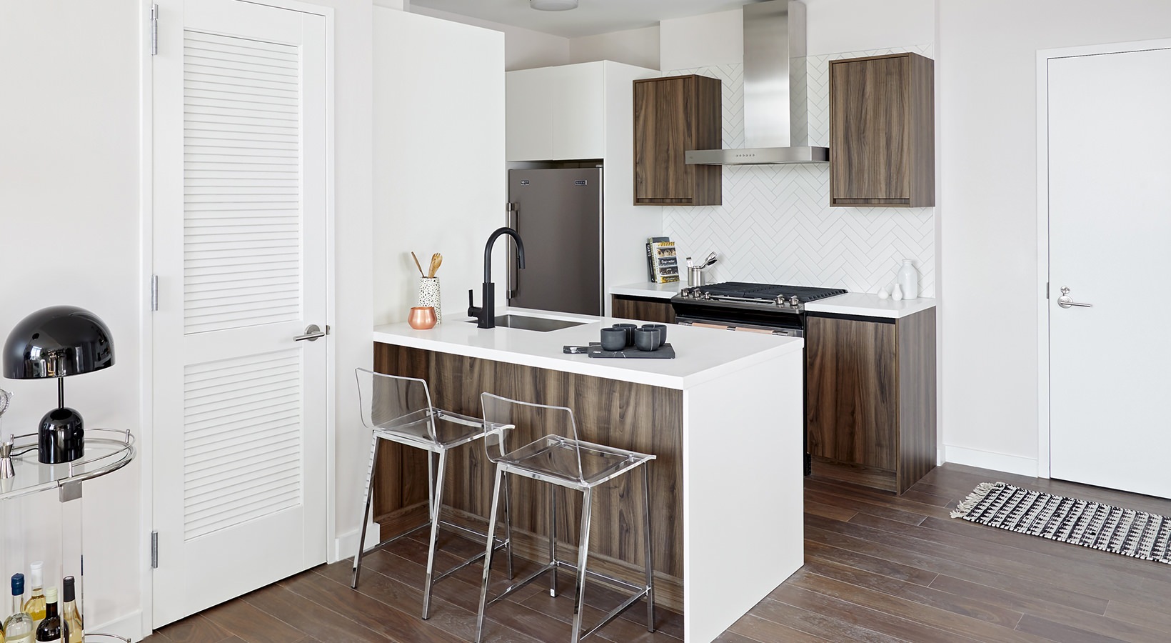 Kitchen kitchen with breakfast bar