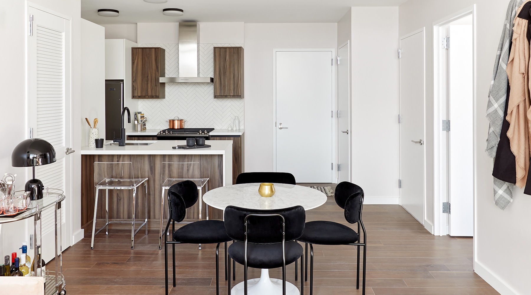 Exceptional Views. Inside and Out. Exceptional Views. Inside and Out.